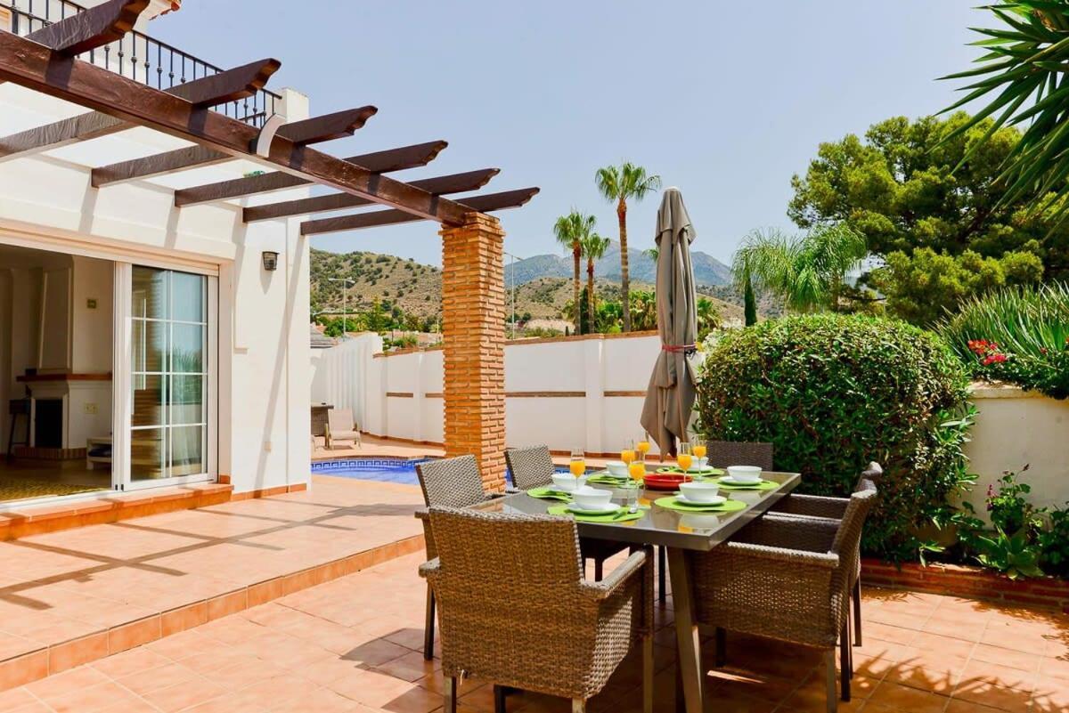 Villa Oasis Nerja Bagian luar foto