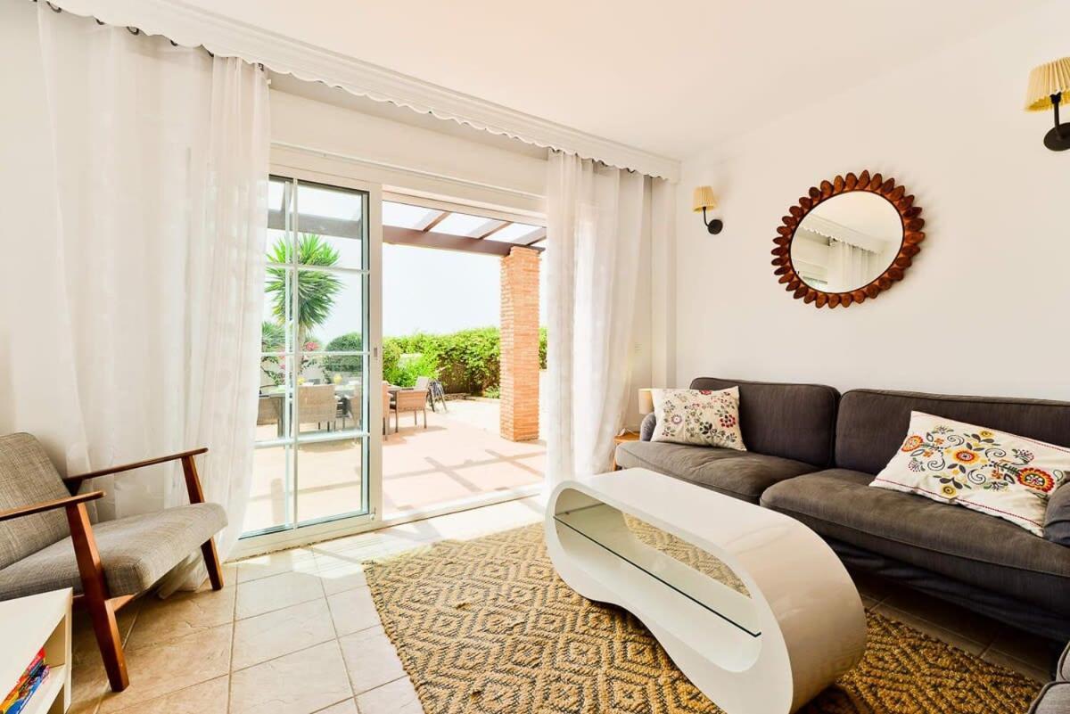 Villa Oasis Nerja Bagian luar foto